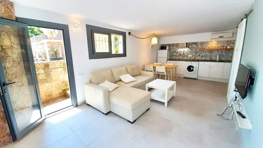 Gregal in Llafranc With 2 Bedrooms and 1 Bathrooms