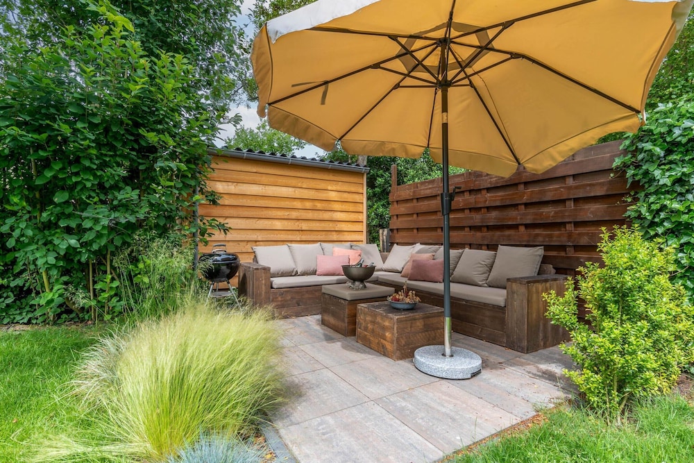 Tastefully Furnished Country House for 6 People