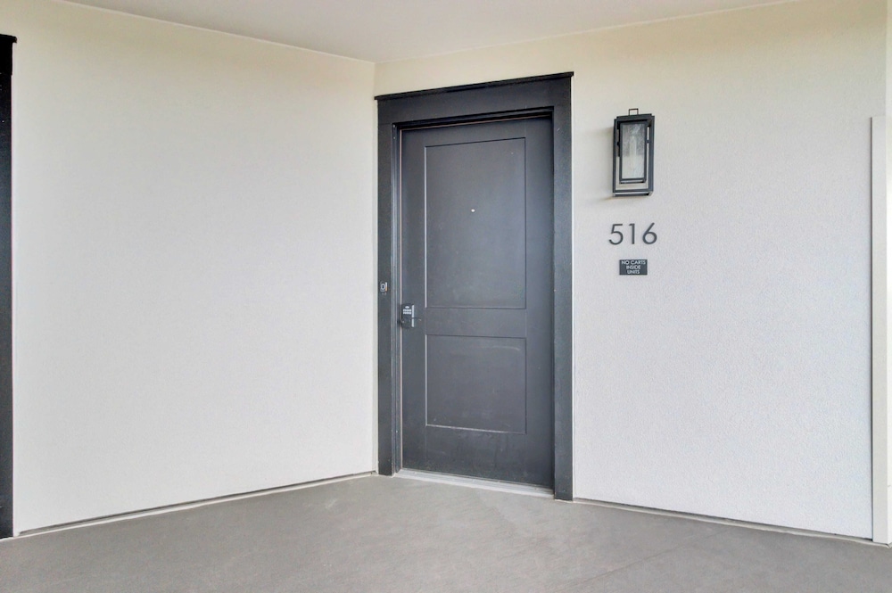 516 Seascape Oceanfront Condo With Pool Access in Wild Dunes