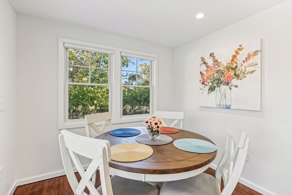3BR Home Walk to Beach w/ Outdoor Shower & Grill