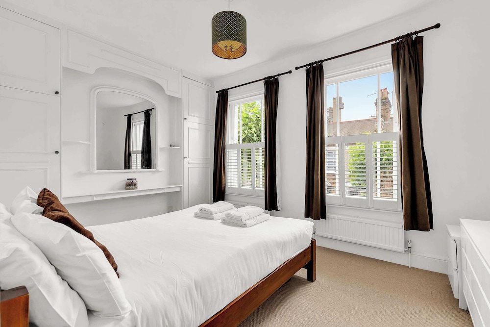 Charming Golborne Escape