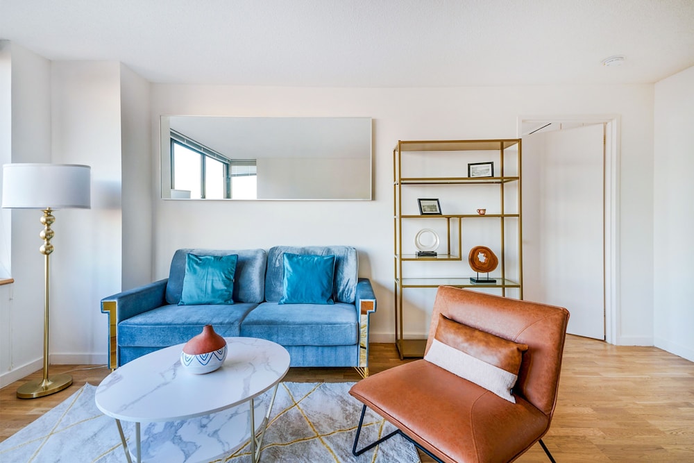 Luxury 2 Bed 2 Bath Unit in Prime Location of NYC