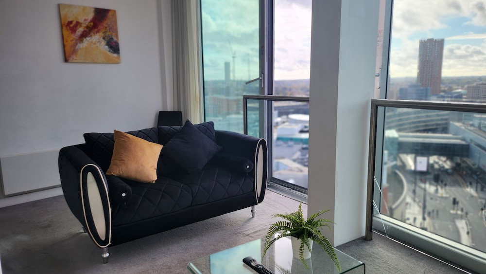 Cityscape Apartment in Rotunda Bham