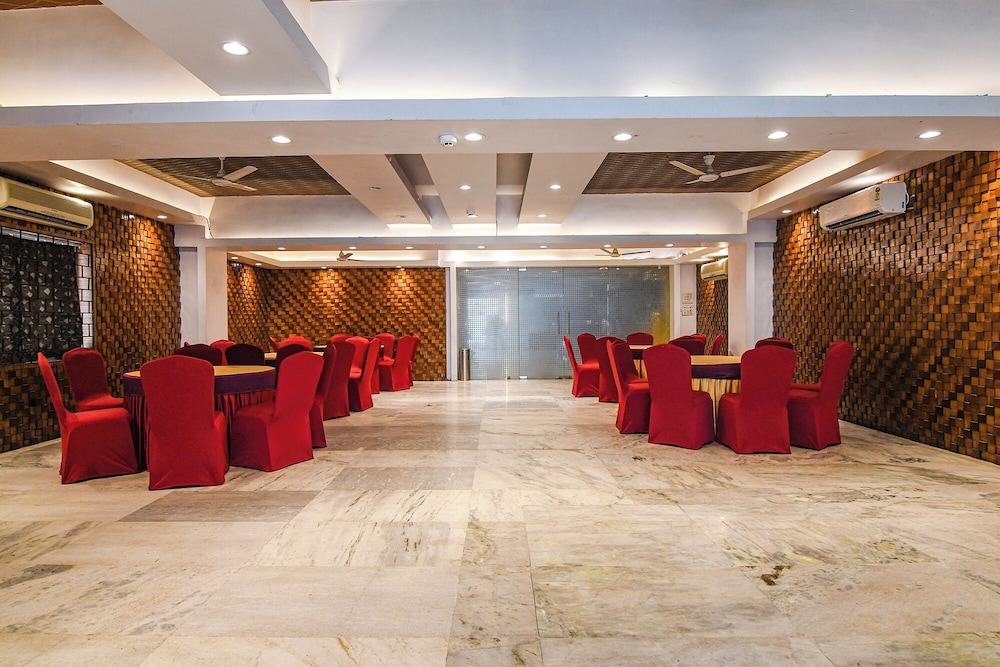 Fabhotel Shivani International