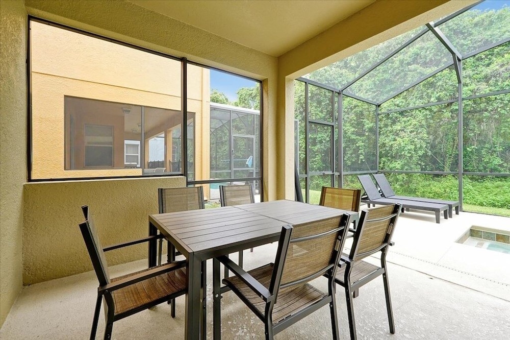 Spacious Vacation Home, No Rear Neighbors! Close To Clubhouse,bbq, Resort Community 6 Bedroom Home