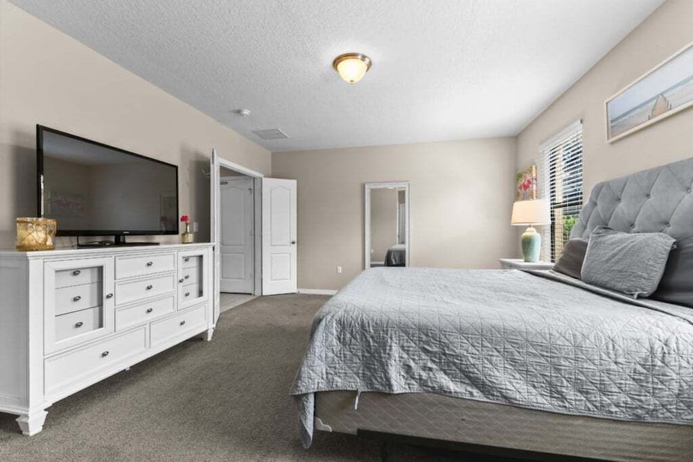 Spacious 6br Villa W/ Private Pool near Disney 6 Bedroom Villa