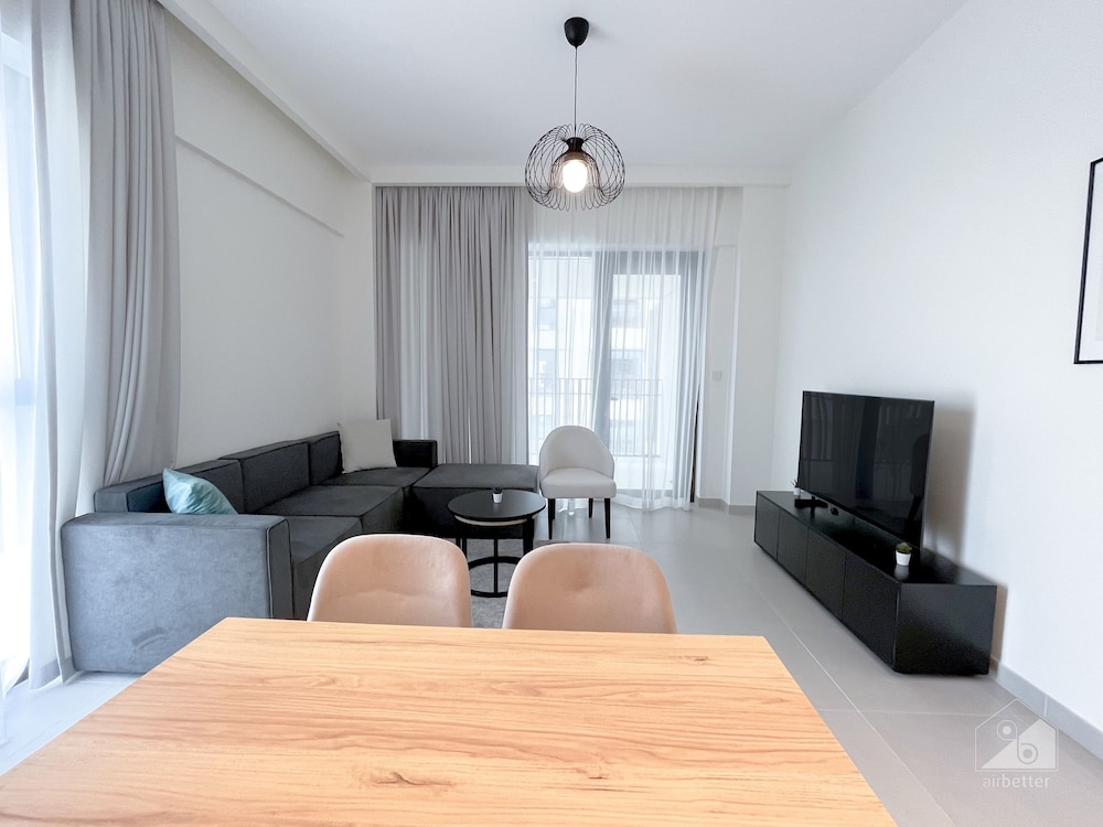 Creek Beach Dubai to Stunning 2B Apt with Balcony in Dubai Creek Harbour