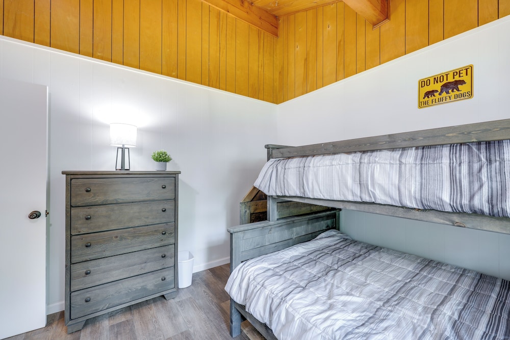 Close to Skiing & Lake: Big Bear Mountain Getaway