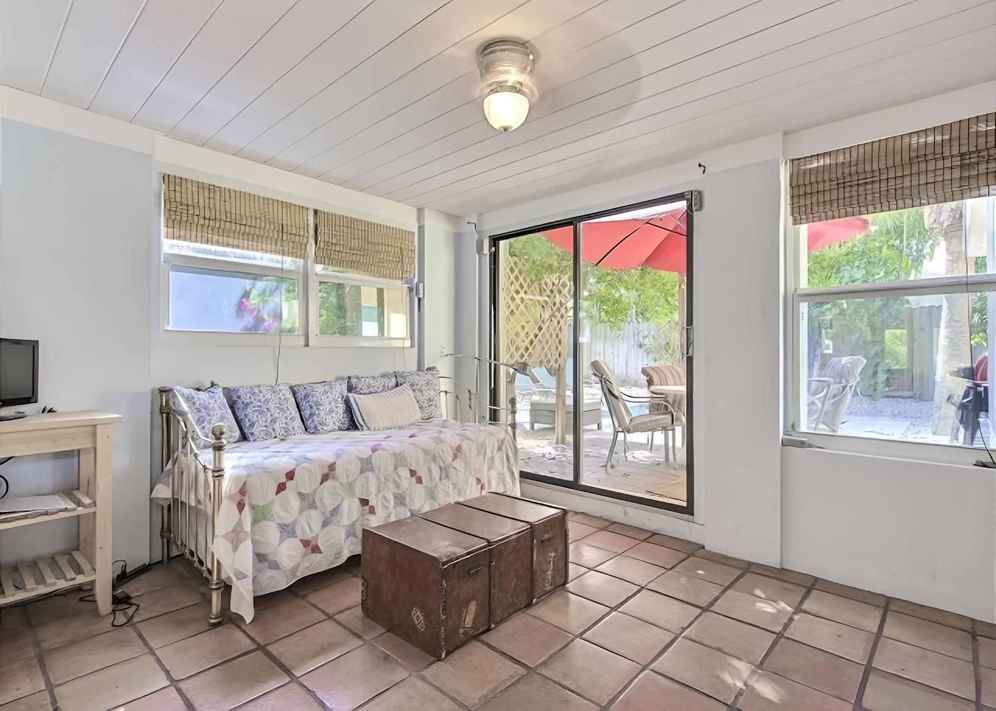 Salty Bungalow Tortuga - Image 2