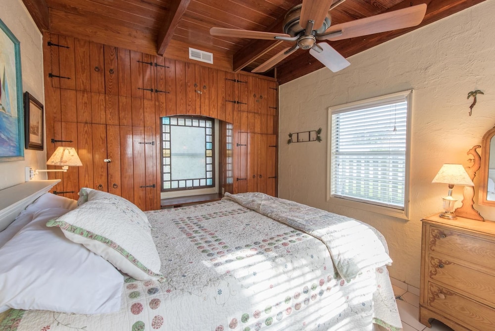 Charleston Vacations - E Ashley 1634 4 Bedroom Holiday Home By My Ocean Rentals - Property Image 3