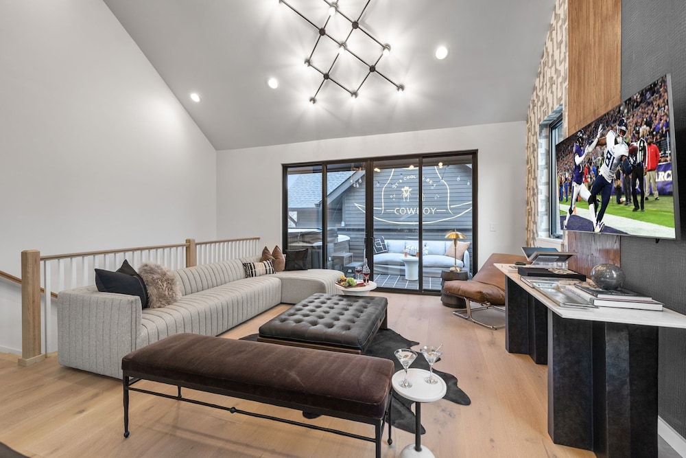 Modern Cowboy - Private Balcony - Mins To Broadway