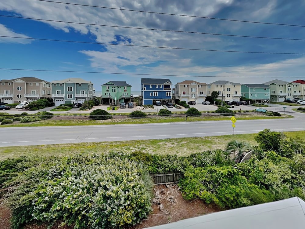 Salty Seahorse by Topsail Realty