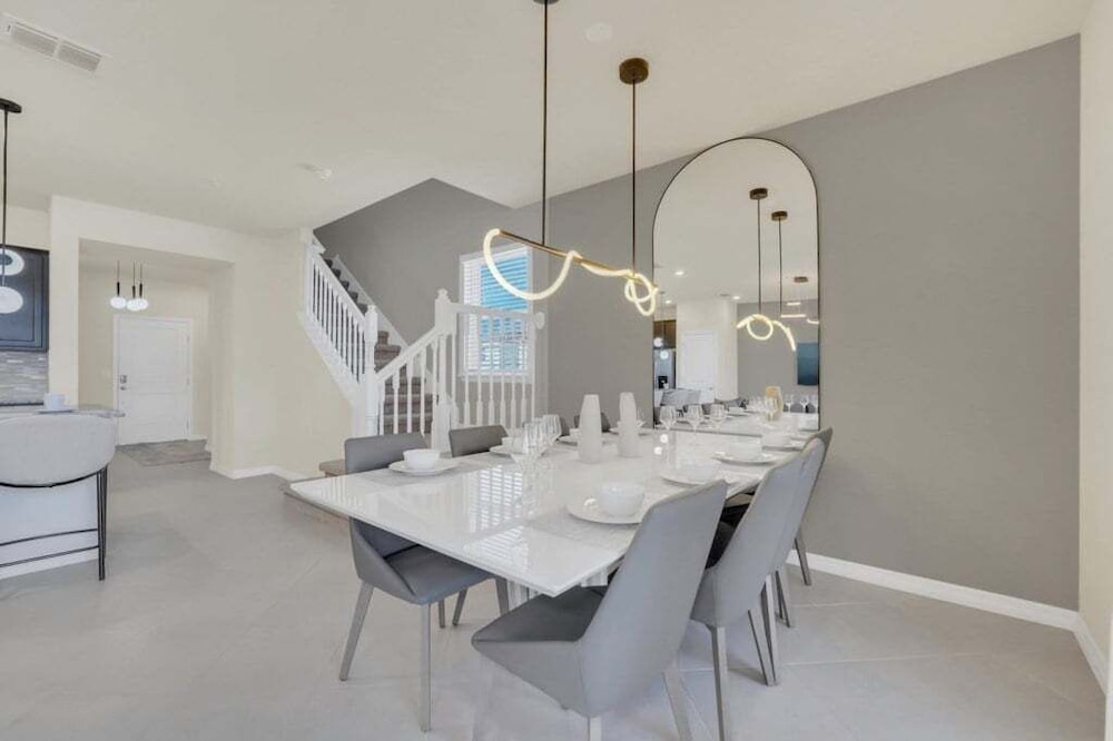 The Cutest Tonwhome & Private Splash Pool! 5 Bedroom Townhouse