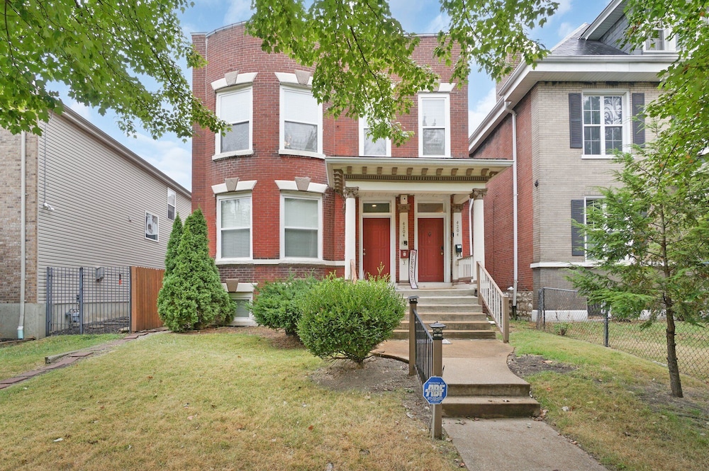 Spacious 3-Bedroom with King Bed