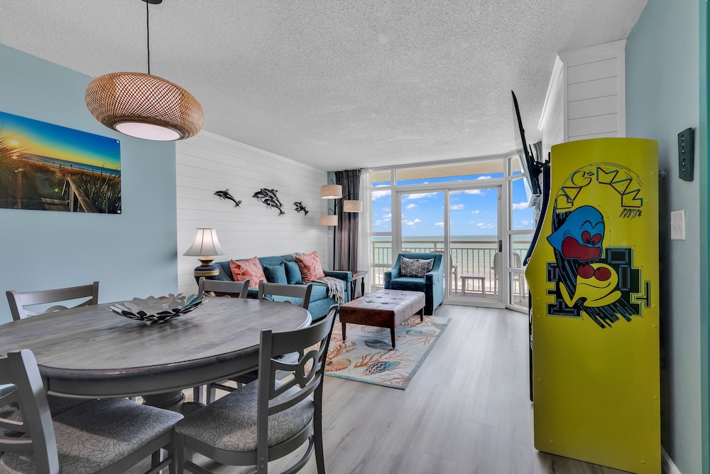 Cozy 2BR Beachfront Condo