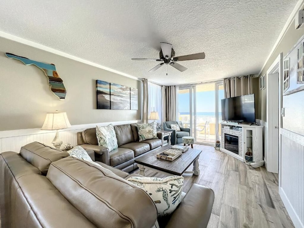 Oceania Beach Club