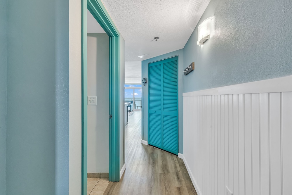 Cozy 2BR Beachfront Condo