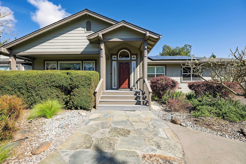 Pool + Hot Tub + Firepit + Game Room Minutes From Sebastopol & Russian River Baker Lane Retreat