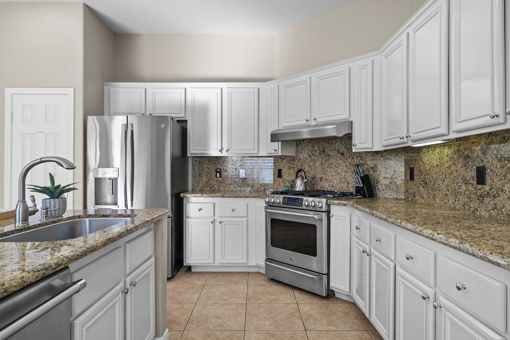 La Quinta Desert Haven Luxe Stay w/ Private Pool, Hot Tub, Pool Table