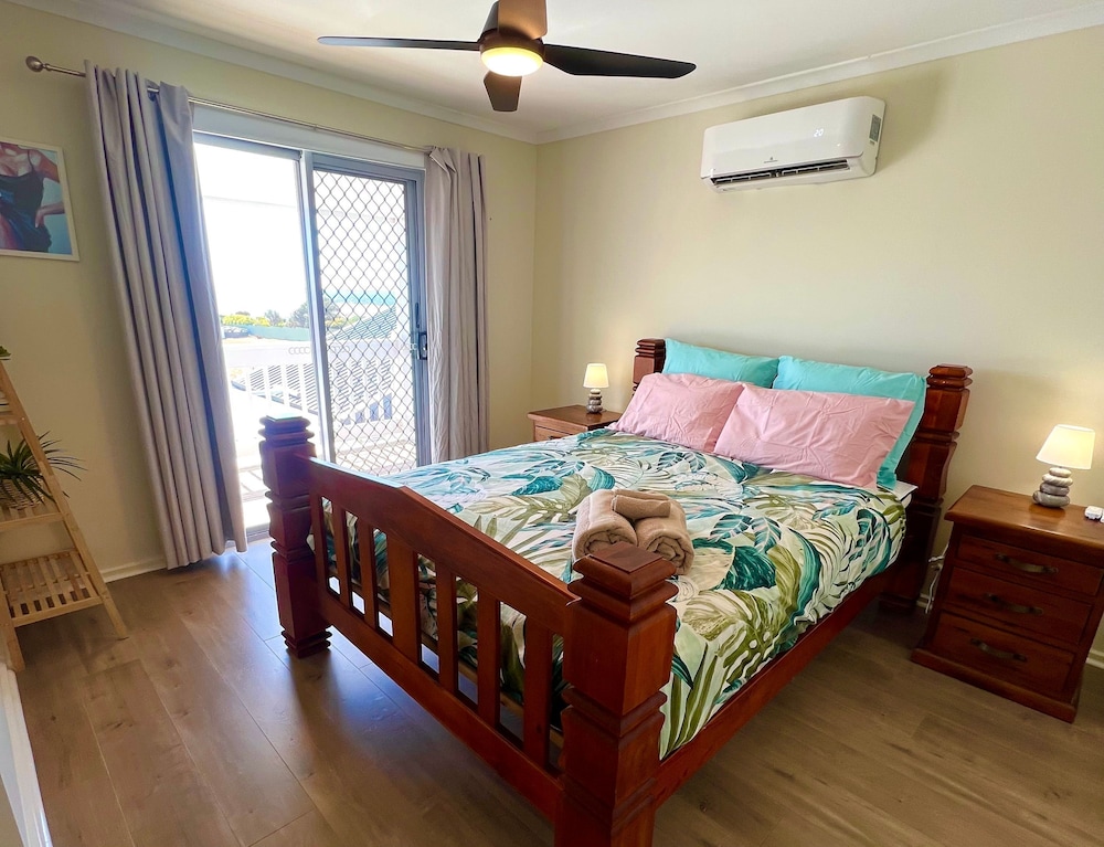 Saltwater Breeze - Ocean Views 5BR Beach House