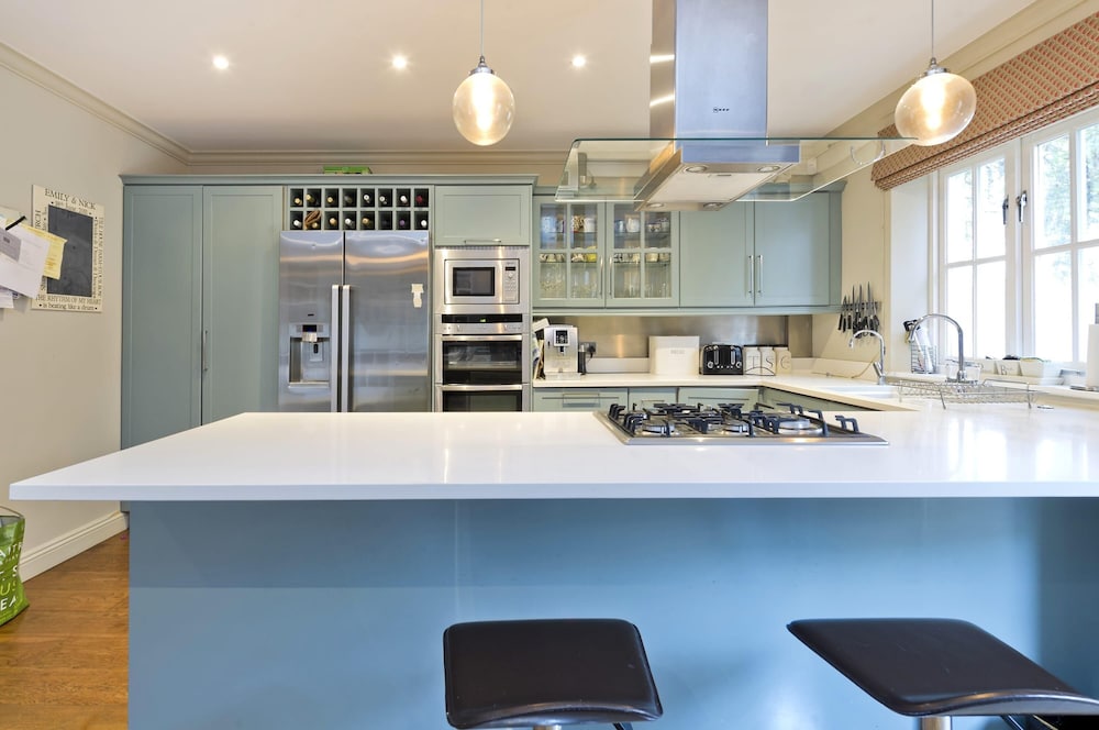 Delightful 3-bed Family Home Bayswater