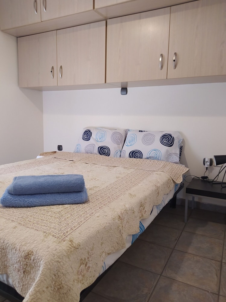 Marousi Comfy Apartment With Balcony