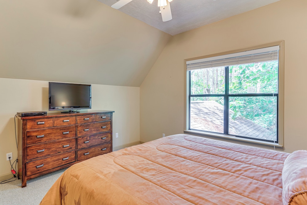 Pickwick Lake Cabin w/ Private Marina Access