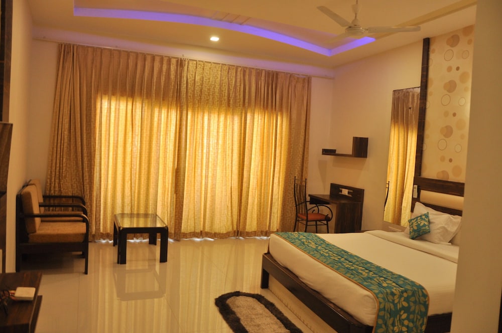 Hotel Shashinag Clarks Inn view 4