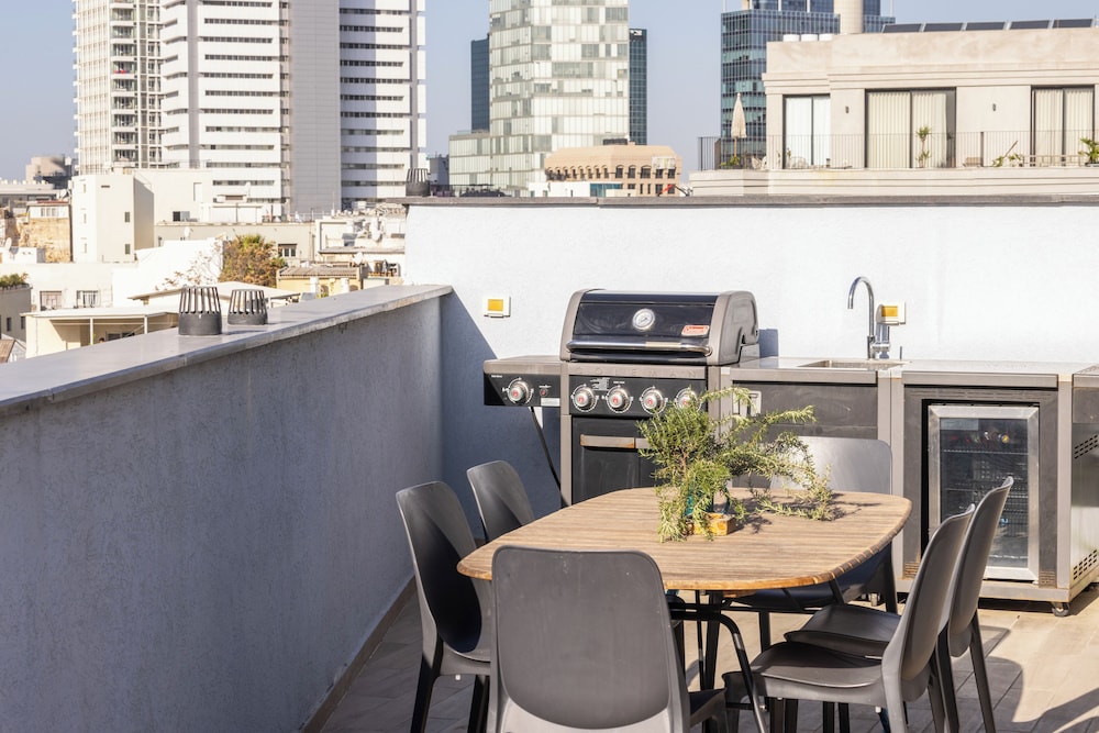 Rooftop Jacuzzi Penthouse by Sea N' Rent