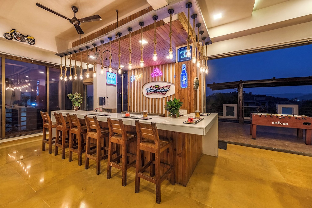 Cosmicstays Luxe Oasis Pool & Bar Villa