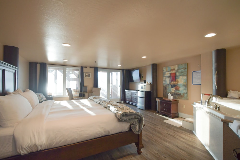 Lakeshore Lodges