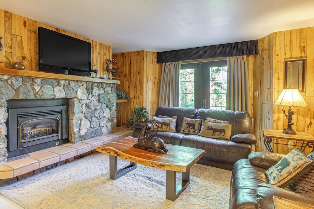 Steps to Ski Shuttle: Breckenridge Home w/ Hot Tub