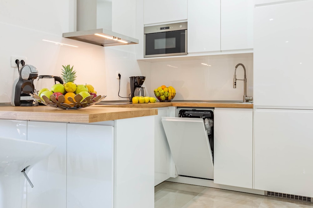 Exquisite Prestige Luxury Apartments With Shared Pool