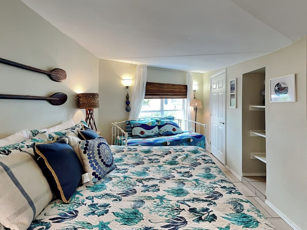 Siesta Keys by Miss Kitty’s