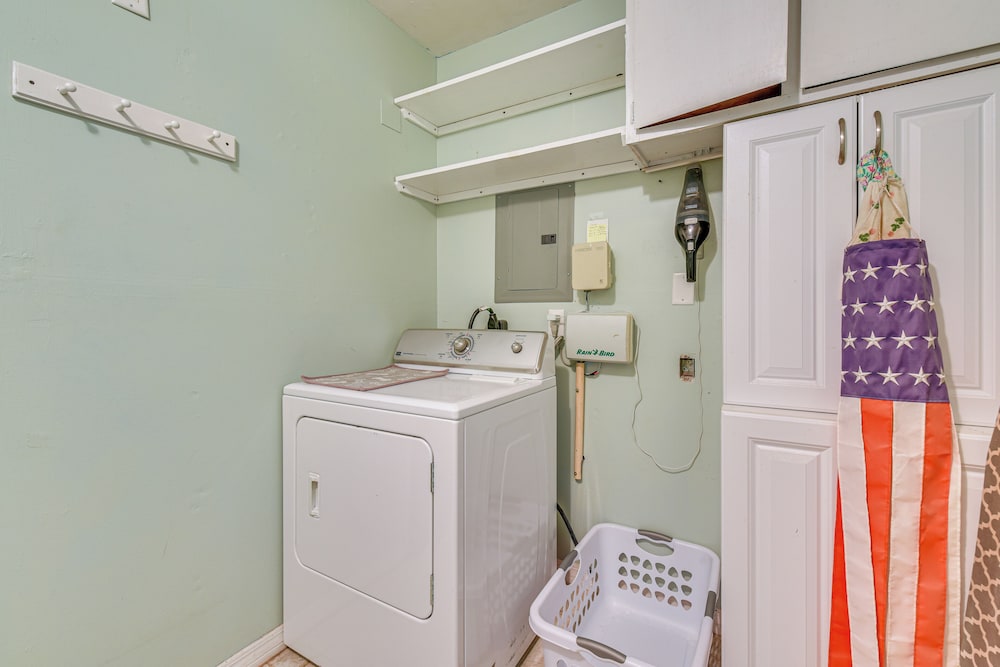 Spacious Home w/ Hot Tub in Fort Walton Beach!