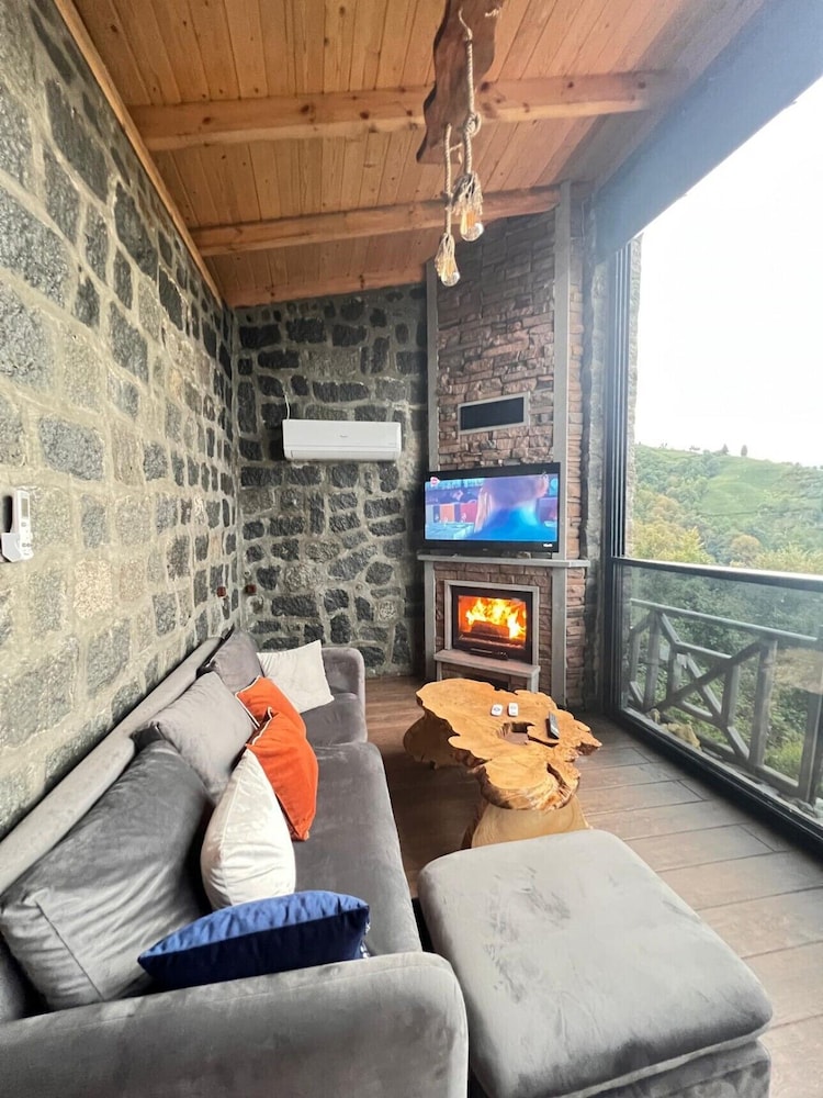 Madağ Bungalov