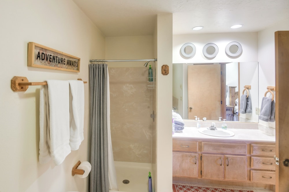 2 Mi to Sun Valley Resort: Walkable Condo!