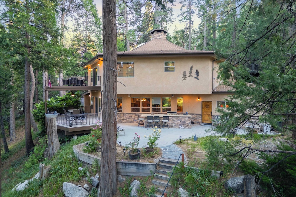 The Fairway Hideaway by Avantstay Game Room, Outdoor Dining & Near Lake Arrowhead