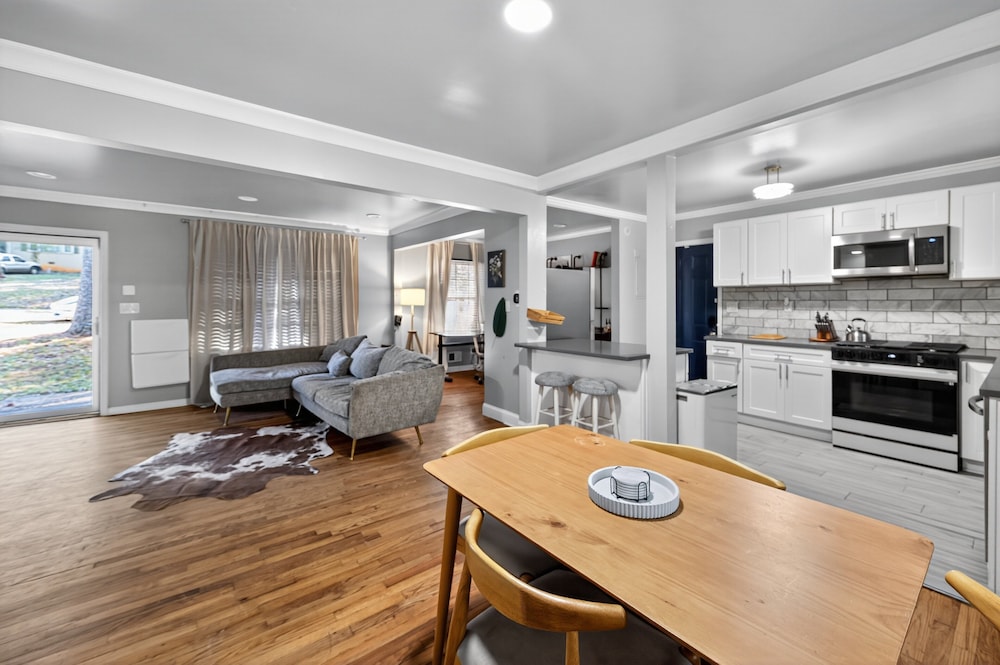 Charming East Atlanta Oasis Meets City Vibe 2 Bedroom Home
