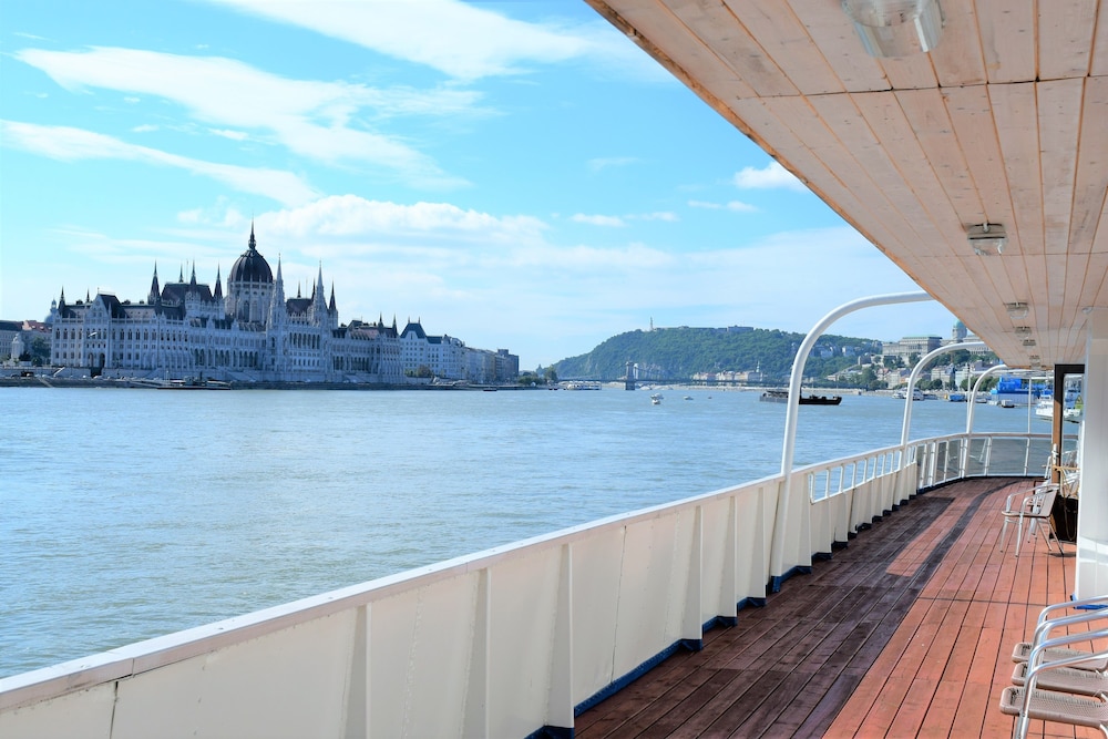 Grand Jules Boat Hotel Budapest