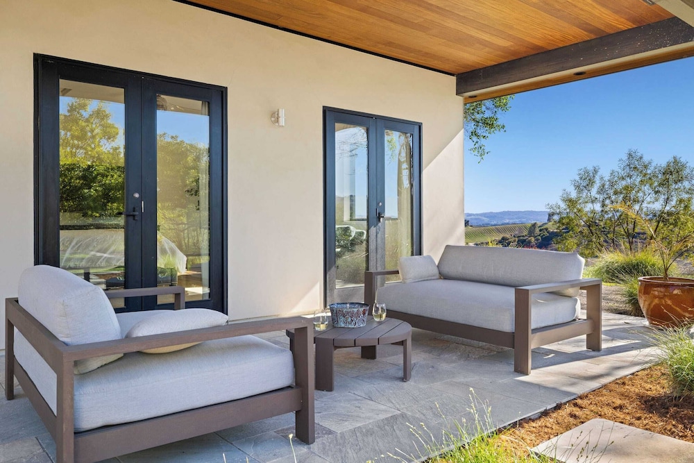 Wine Country Estate w/ Pool, Hot Tub The Residence at Truss Wines by Avantstay