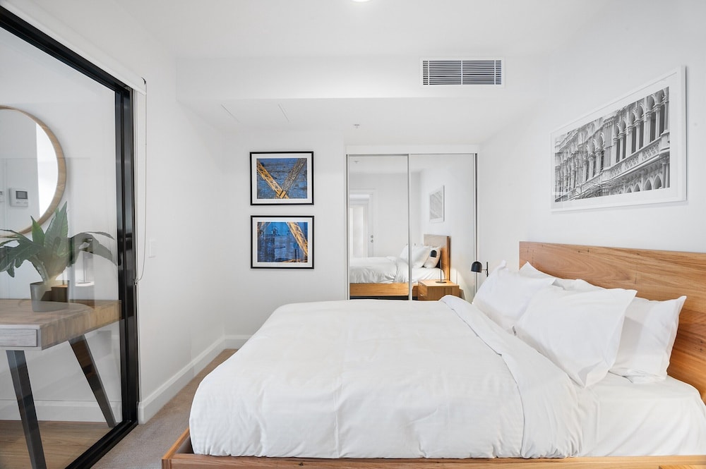 Sleek Inner-city Flat in the Heart of Melbourne