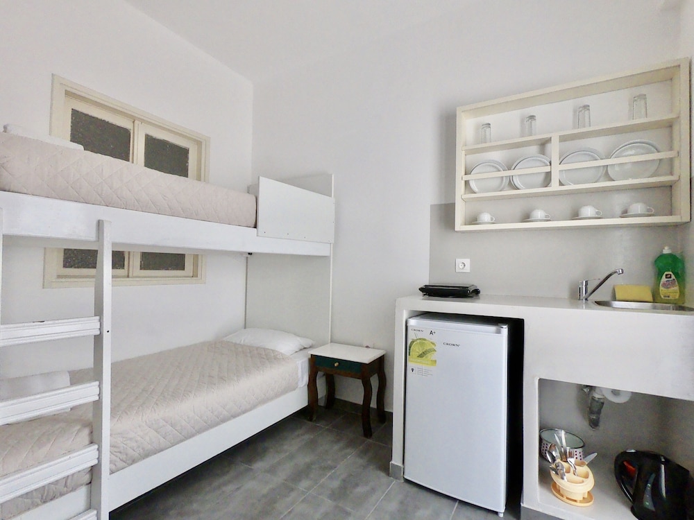 Anny Studios Perissa Beach 3