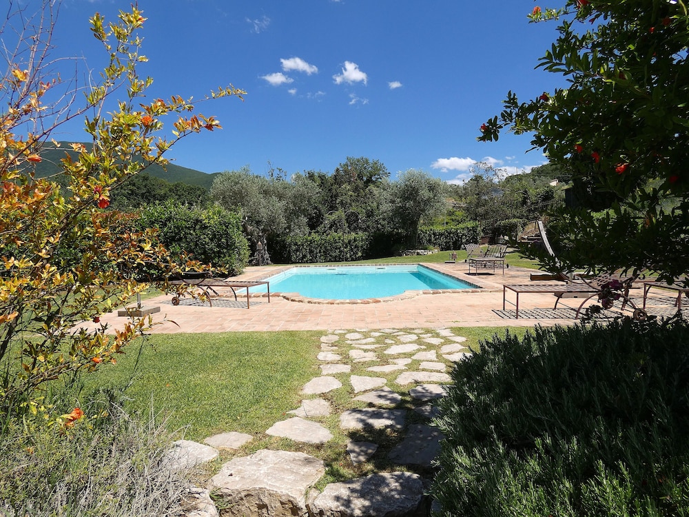 I Escape to Umbria, Quiet