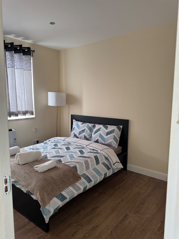 Close Central London 2 bed Flat Sleeps 4