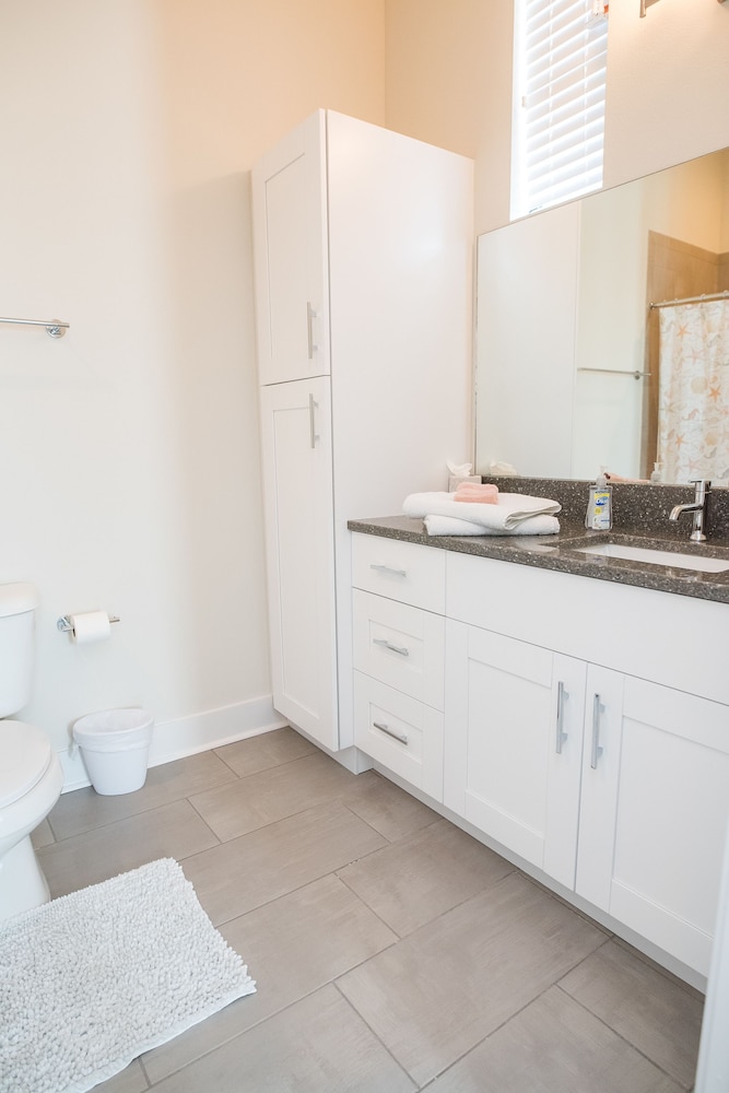 Modern 3 Bed Smarthome in Heart of Tampa