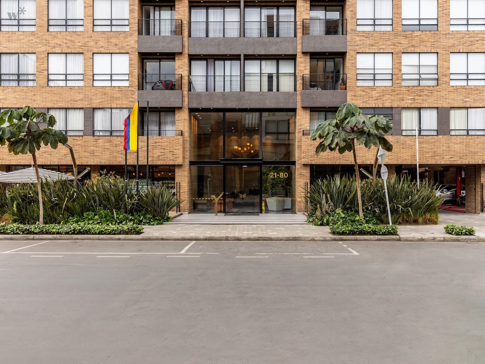 w Modern 2BR in Luxury Building in Chico