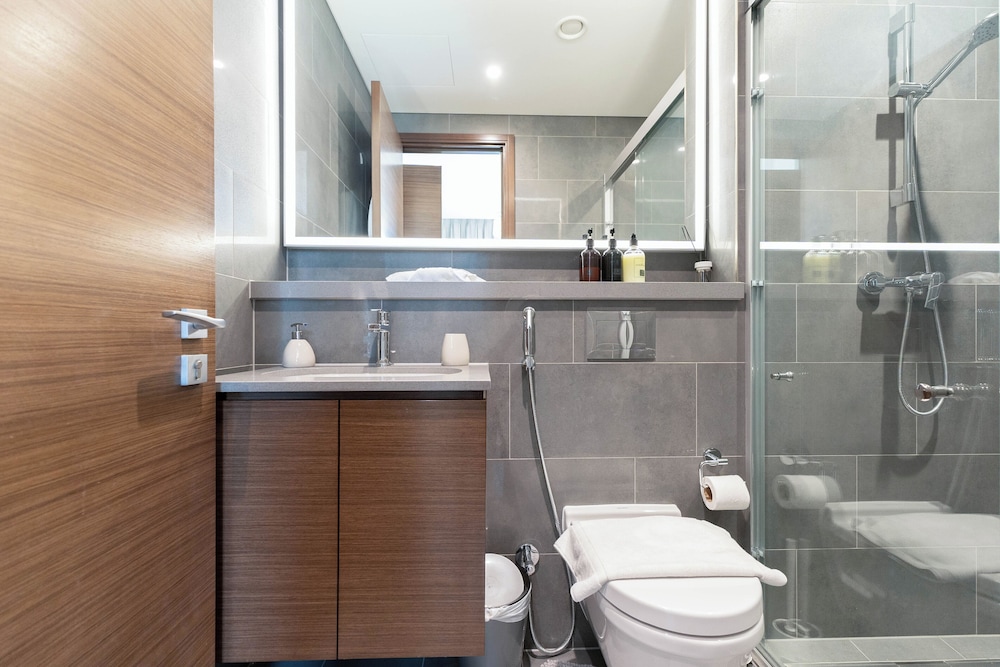 Chic 1BR Apartment - The Crest Dubai