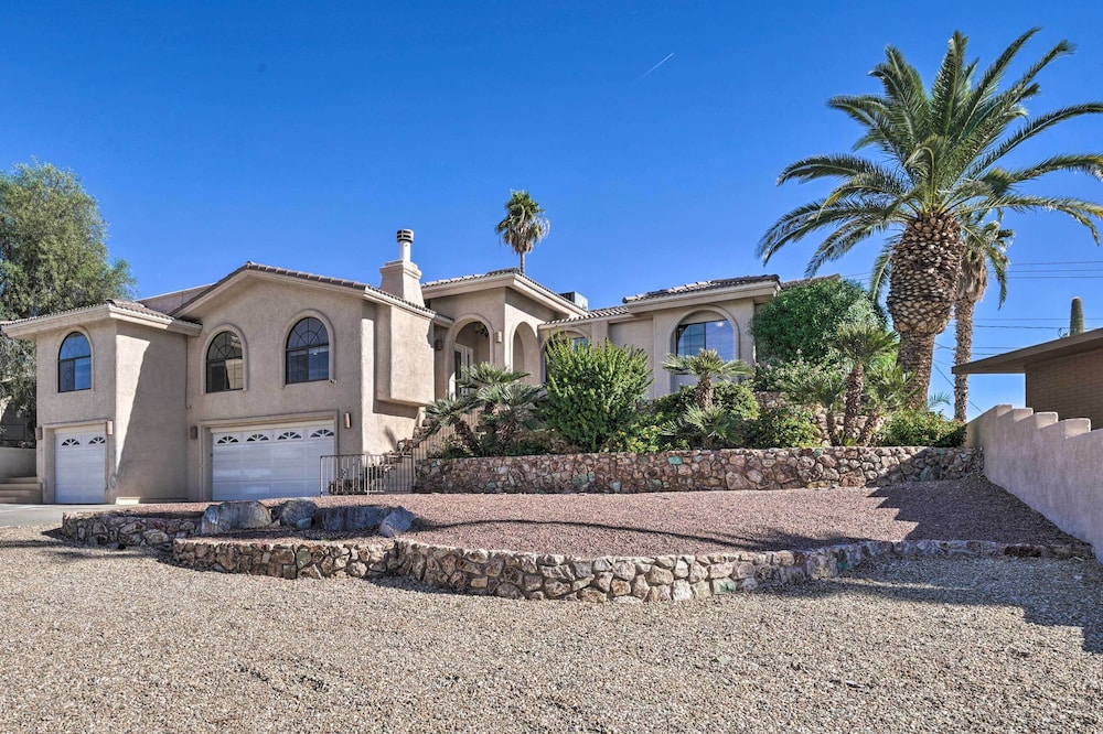 Putting Green & Pool Table: Lake Havasu City Gem!