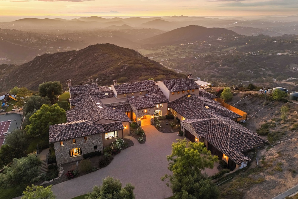 Infinity Pool, Theater, Pickleball + 360 Views Near Lake Poway Sunset Point Estate by Avantstay